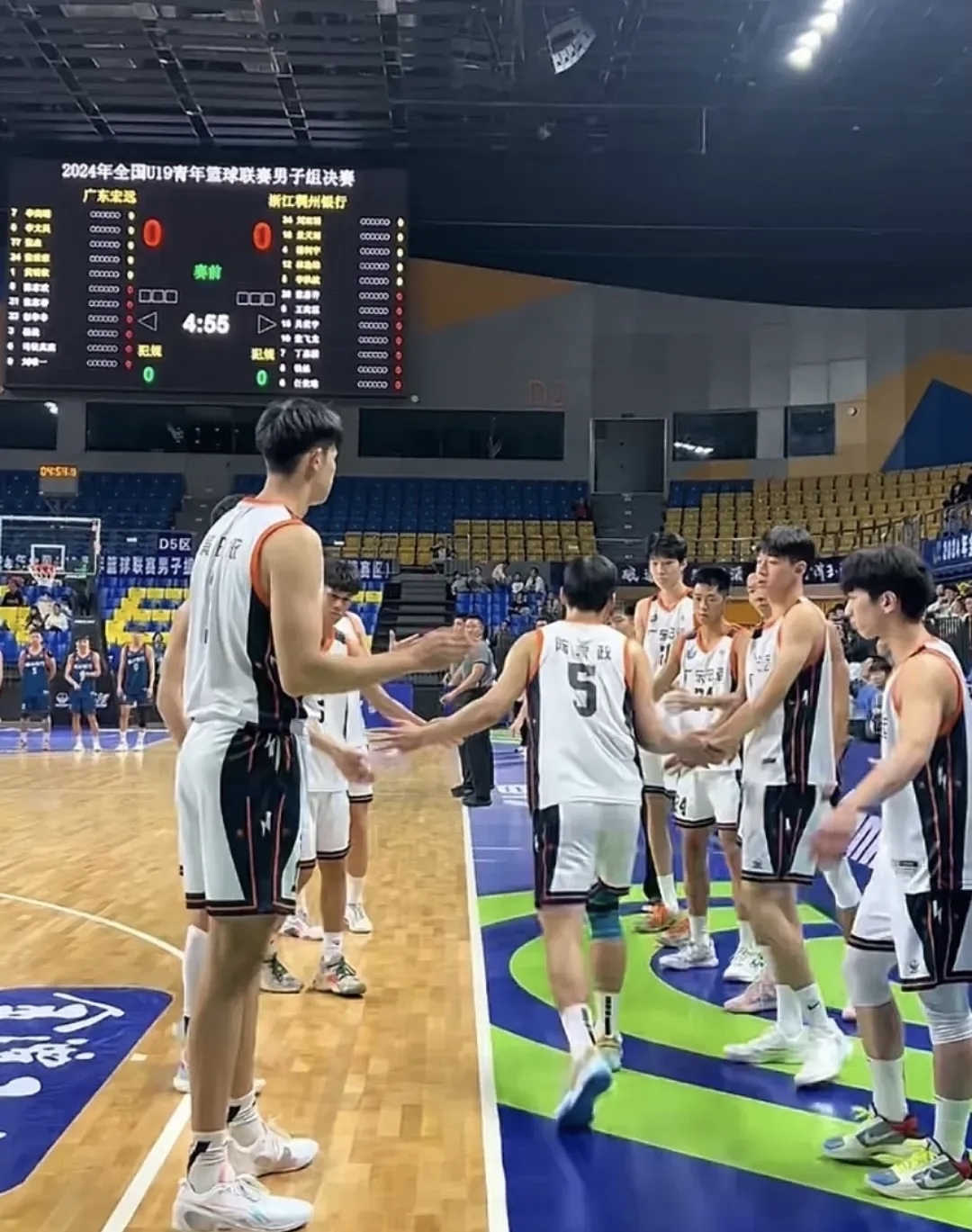 英雄联盟S15全球赛-包含欧篮联赛程吃紧，广东宏远赛前队长鼓劲，目标明确，资深球员宣示担当的词条