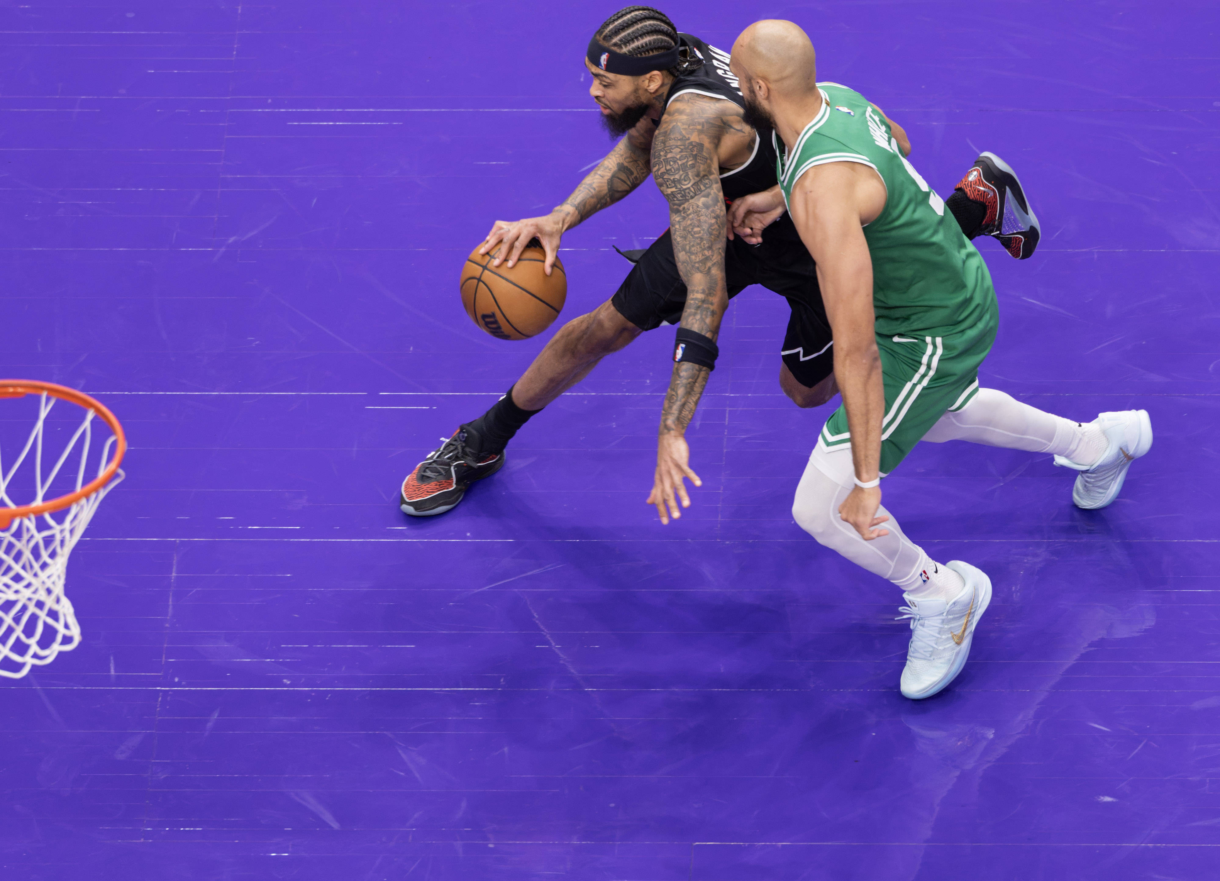 关于国际比赛日多伦多猛龙备战NBA常规赛；内部沟通细节曝光；更衣室稳定；更衣室氛围转暖的信息